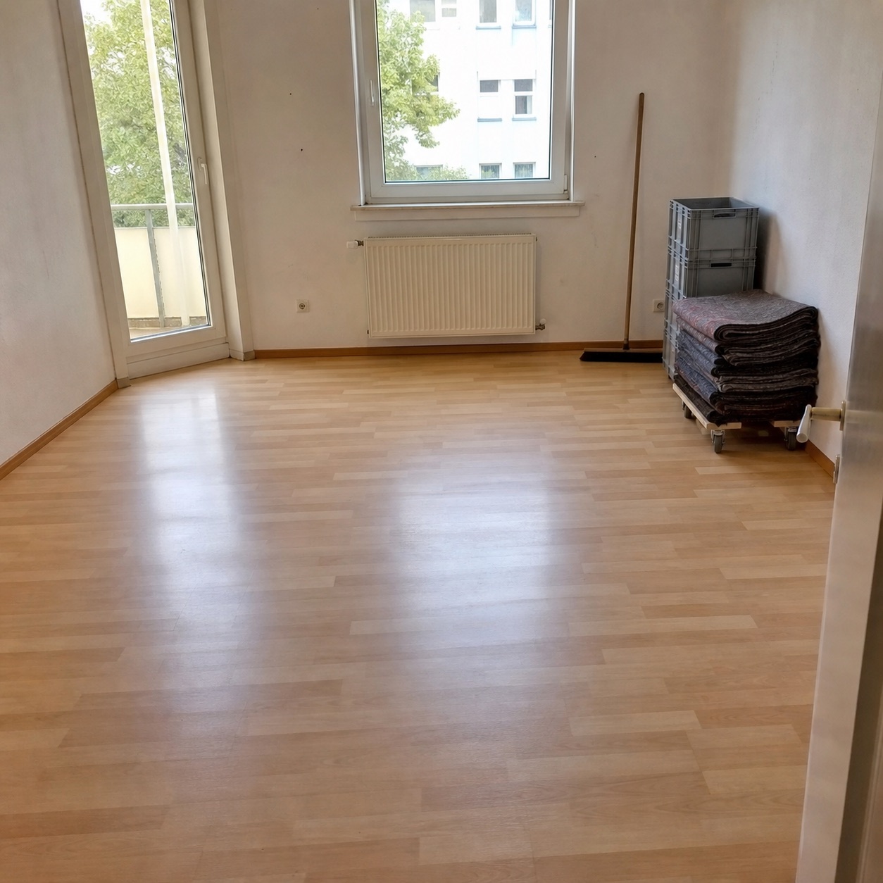 Besenrein geräumter Raum nach einer Entrümpelung